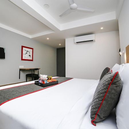 Townhouse Sohna Road 2 Hotel คูร์เคาน์ ภายนอก รูปภาพ