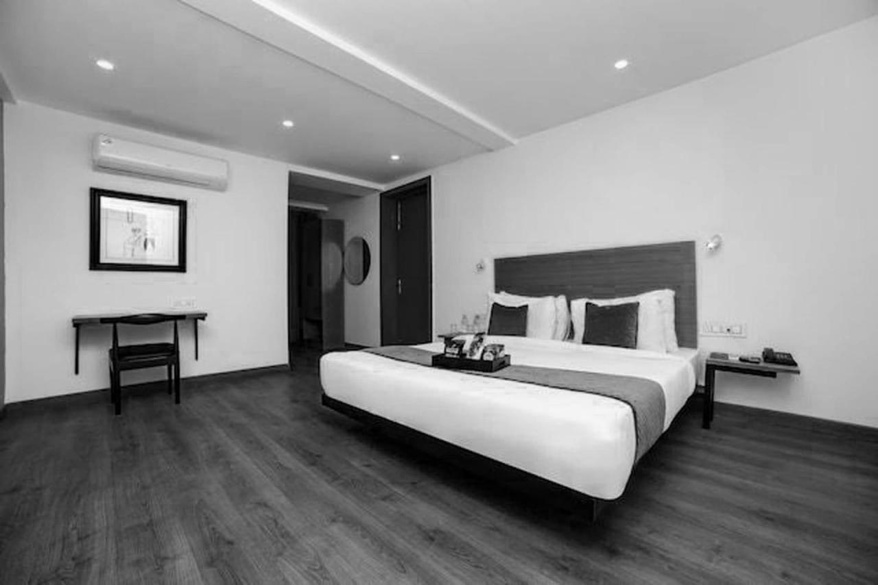 Townhouse Sohna Road 2 Hotel คูร์เคาน์ ภายนอก รูปภาพ