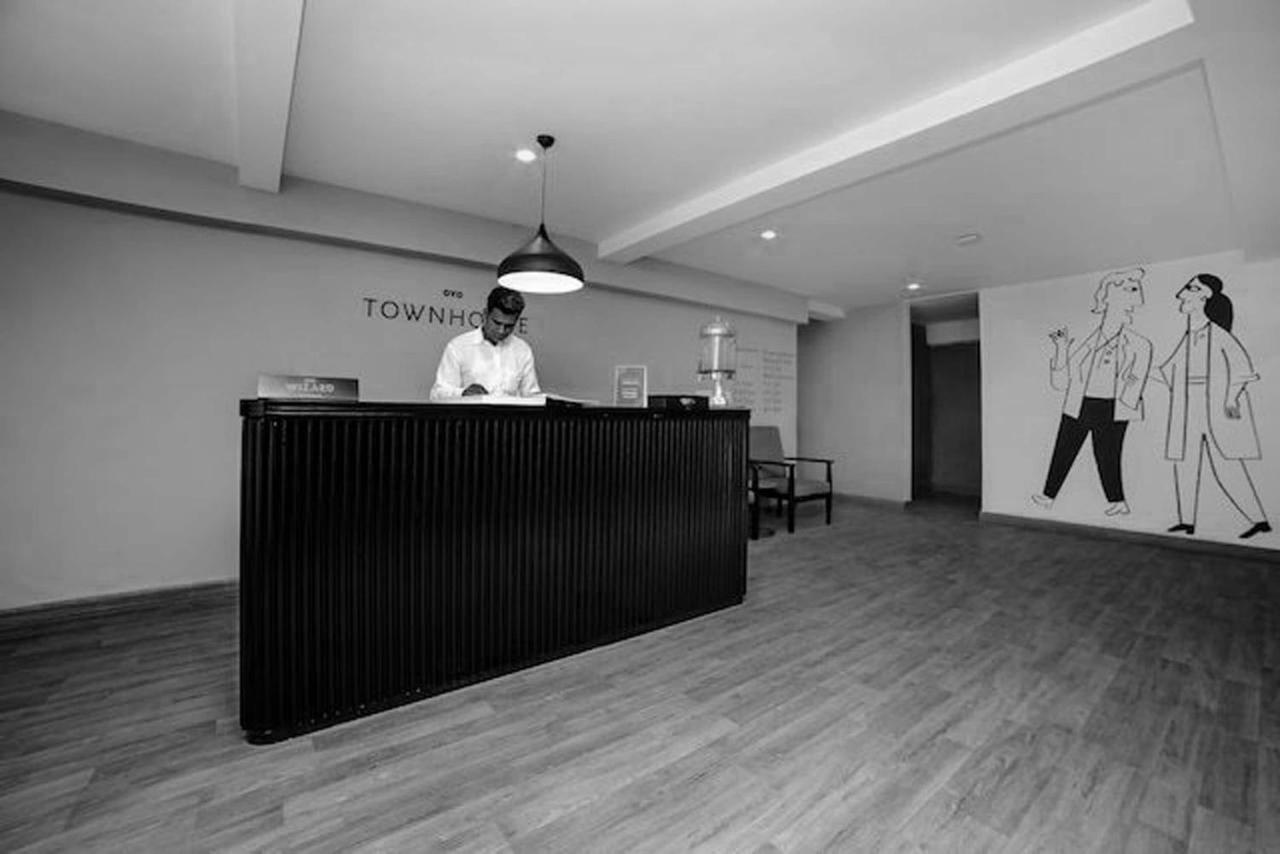 Townhouse Sohna Road 2 Hotel คูร์เคาน์ ภายนอก รูปภาพ